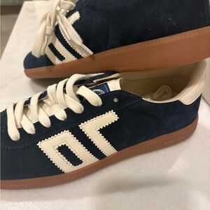 Women’s Navy Suede Back 70 sneaker